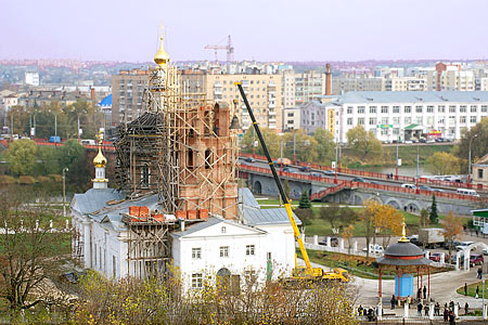 Колокола подняты на колокольню Богоявленского собора Колокола подняты на колокольню Богоявленского собора