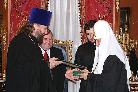 Состоялась встреча Святейшего Патриарха Кирилла с губернатором А.П. Козловым и архиепископом Пантелеимоном Состоялась встреча Святейшего Патриарха Кирилла с губернатором А.П. Козловым и архиепископом Пантелеимоном