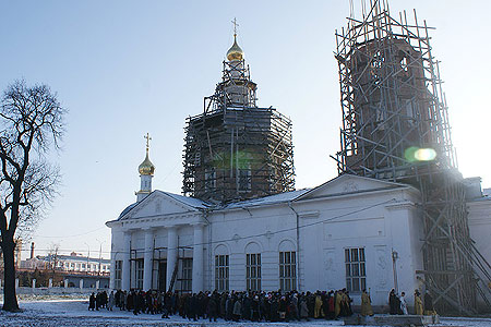 В Богоявленском соборе память Апостола Андрея Первозванного отметили крестным ходом
