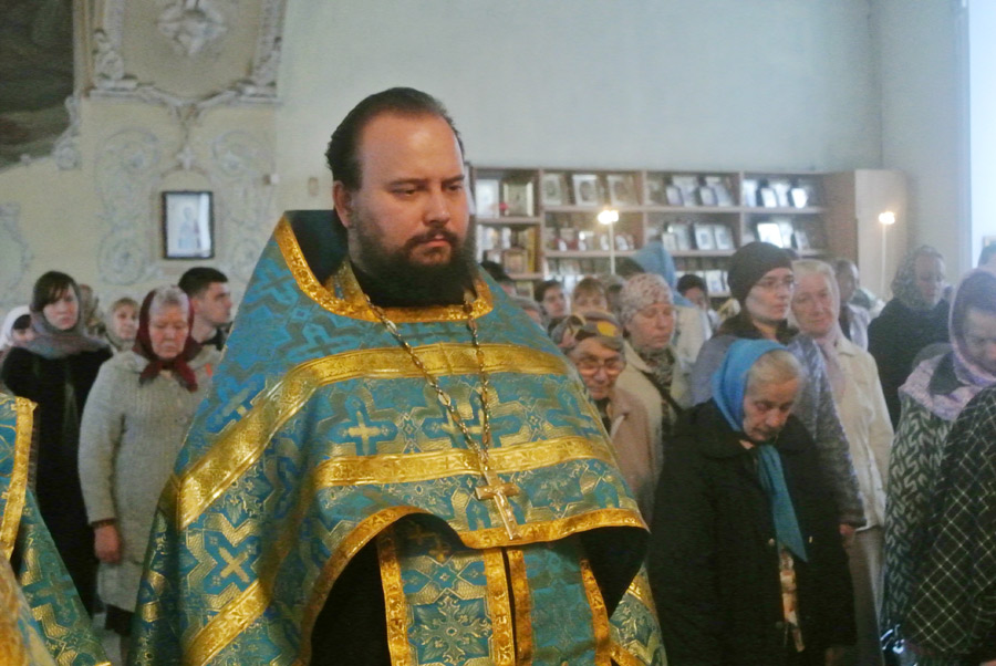 Праздничное богослужение в Богоявленском соборе в день Покрова Пресвятой Богородицы. 13 октября 2014 г.